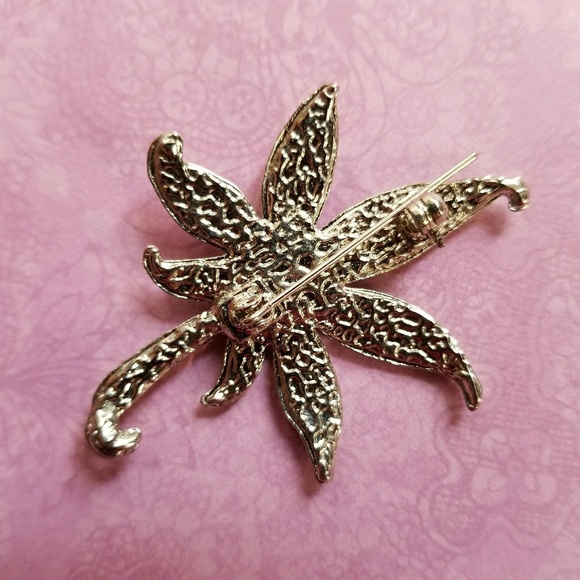 Relisted-Vintage Japanese Maple brooch silver leaf - Picture 4 of 4